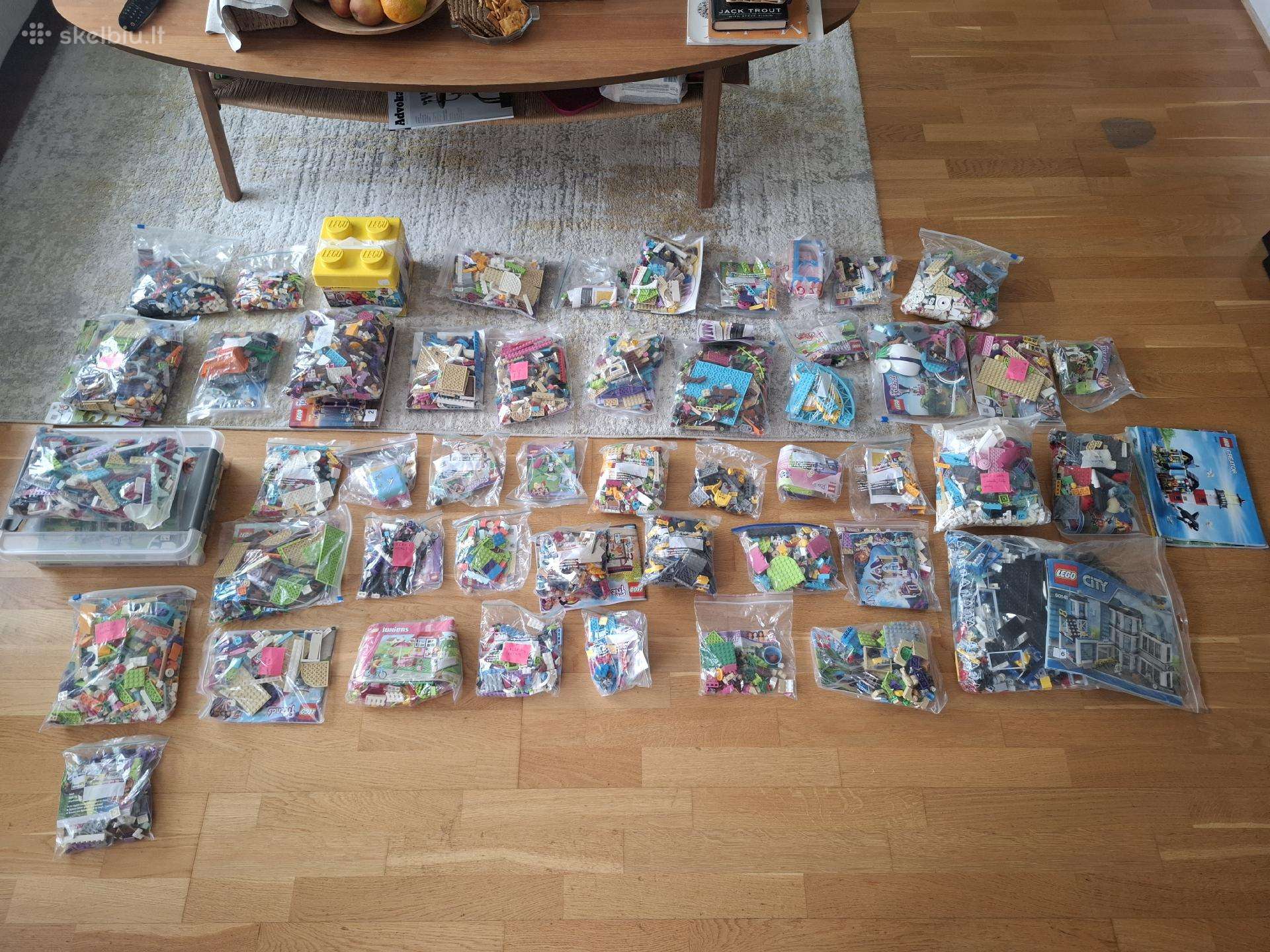 Lego kolekcija su 46 rinkiniais ir 10,2 kg detalių