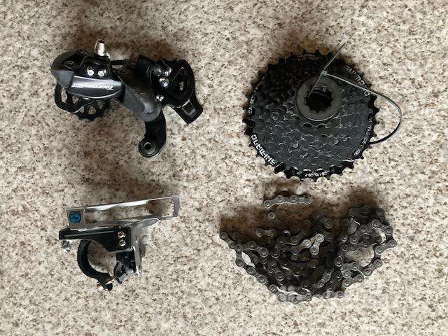 Naudotas Shimano 8 pavarų galinis komplektas