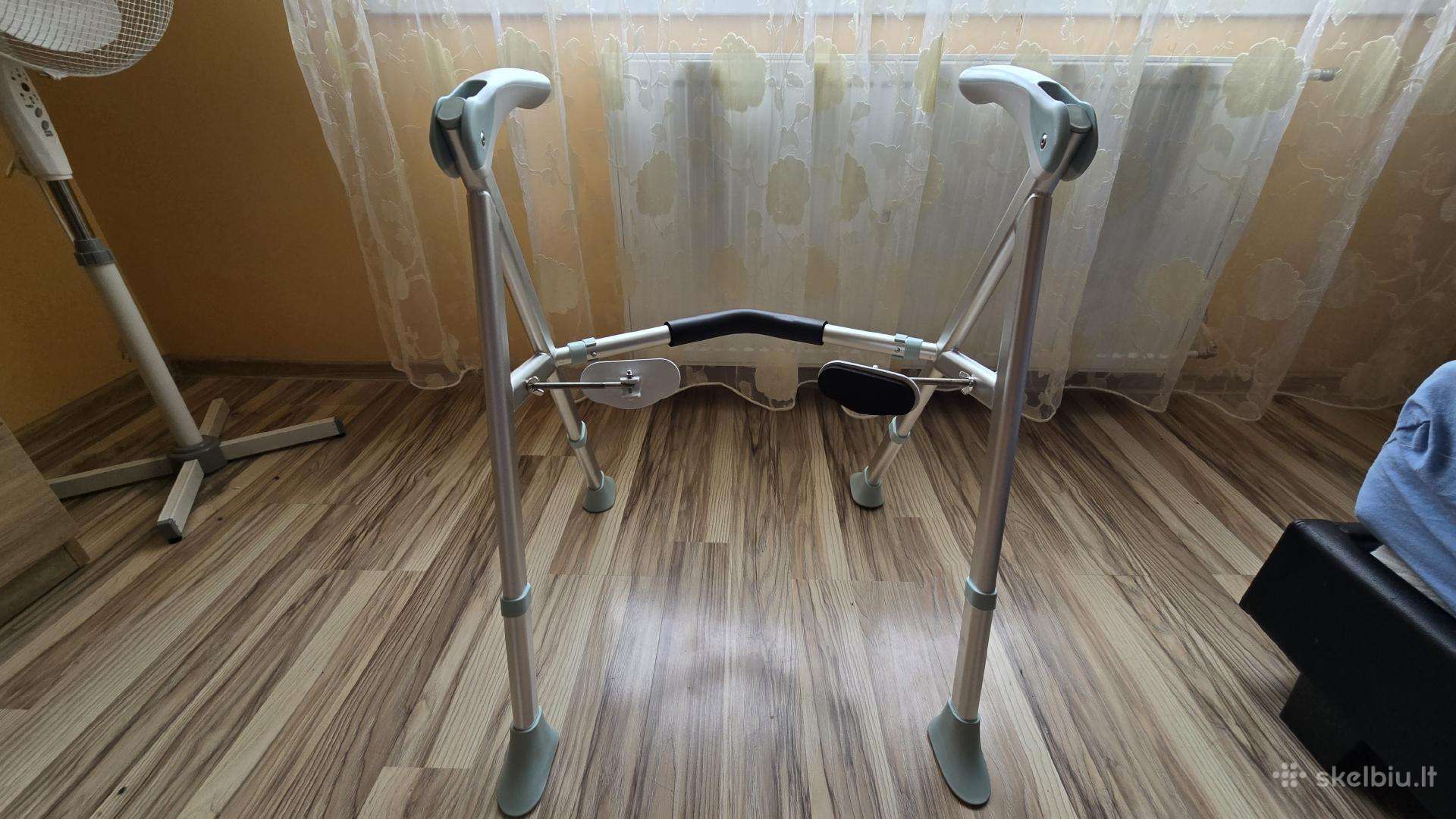 Reguliuojamo aukščio atsistojimo rėmas