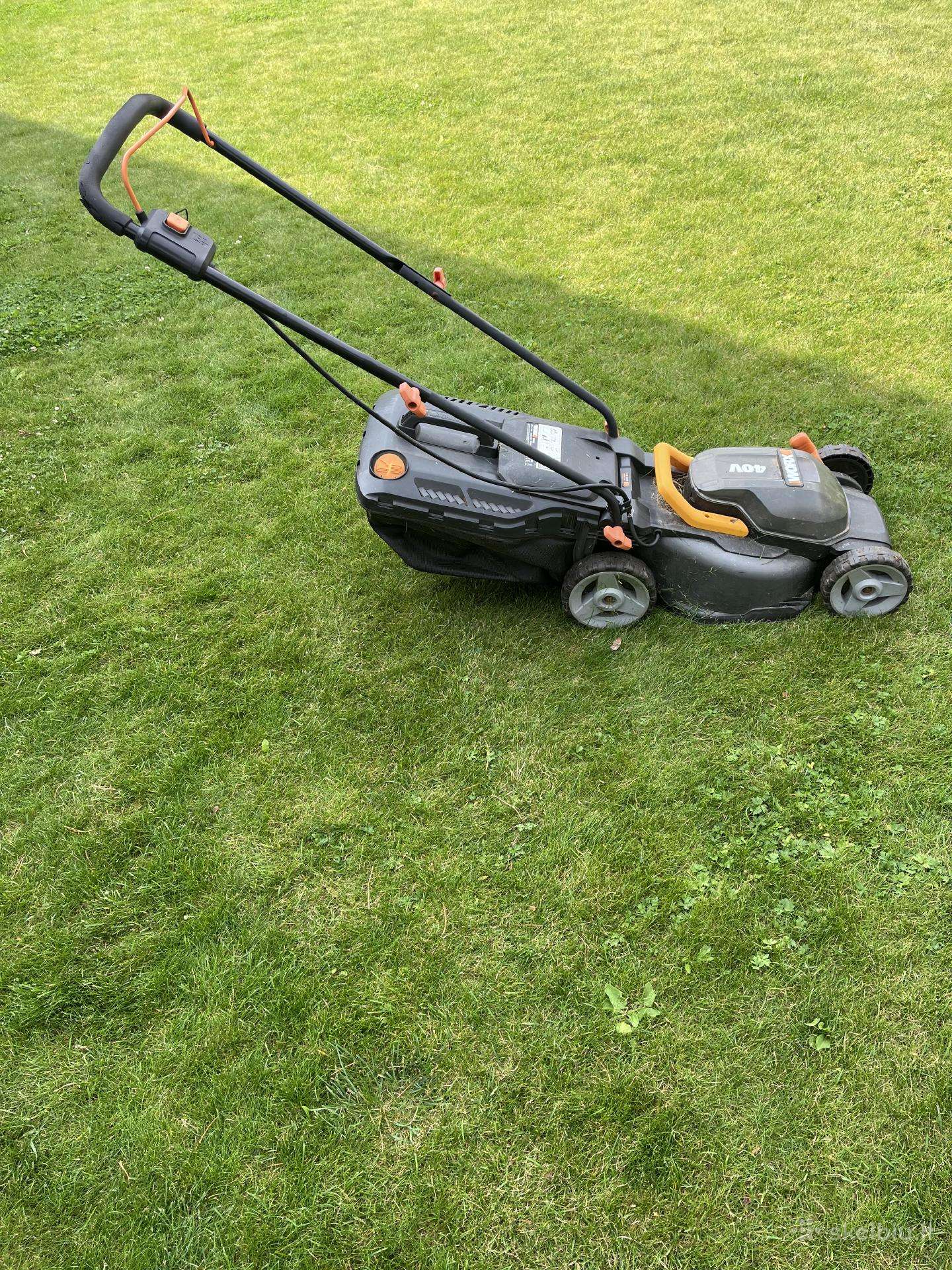 Akumuliatorinė vejapjovė Worx Wg779e