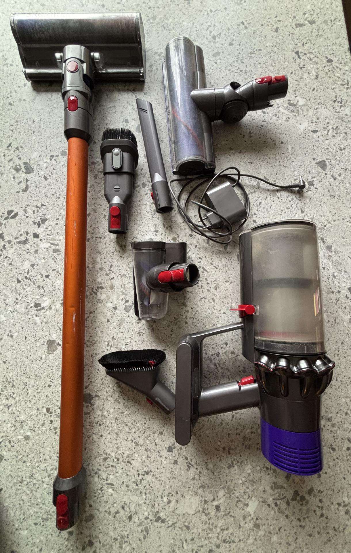 Dyson V10