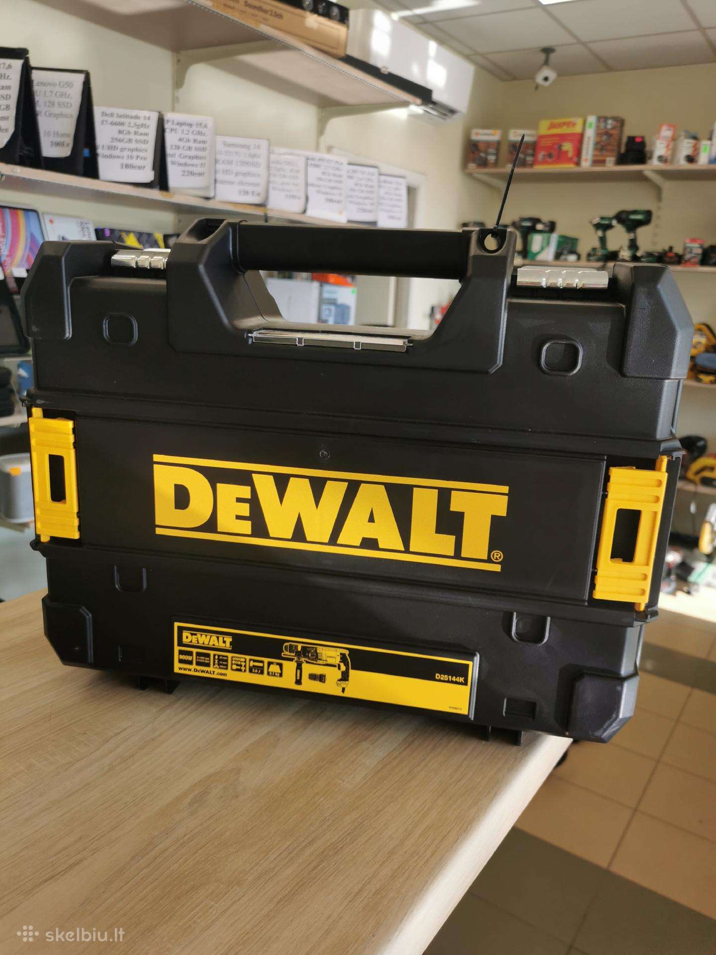 Naujas dewalt perforatorius D25144k