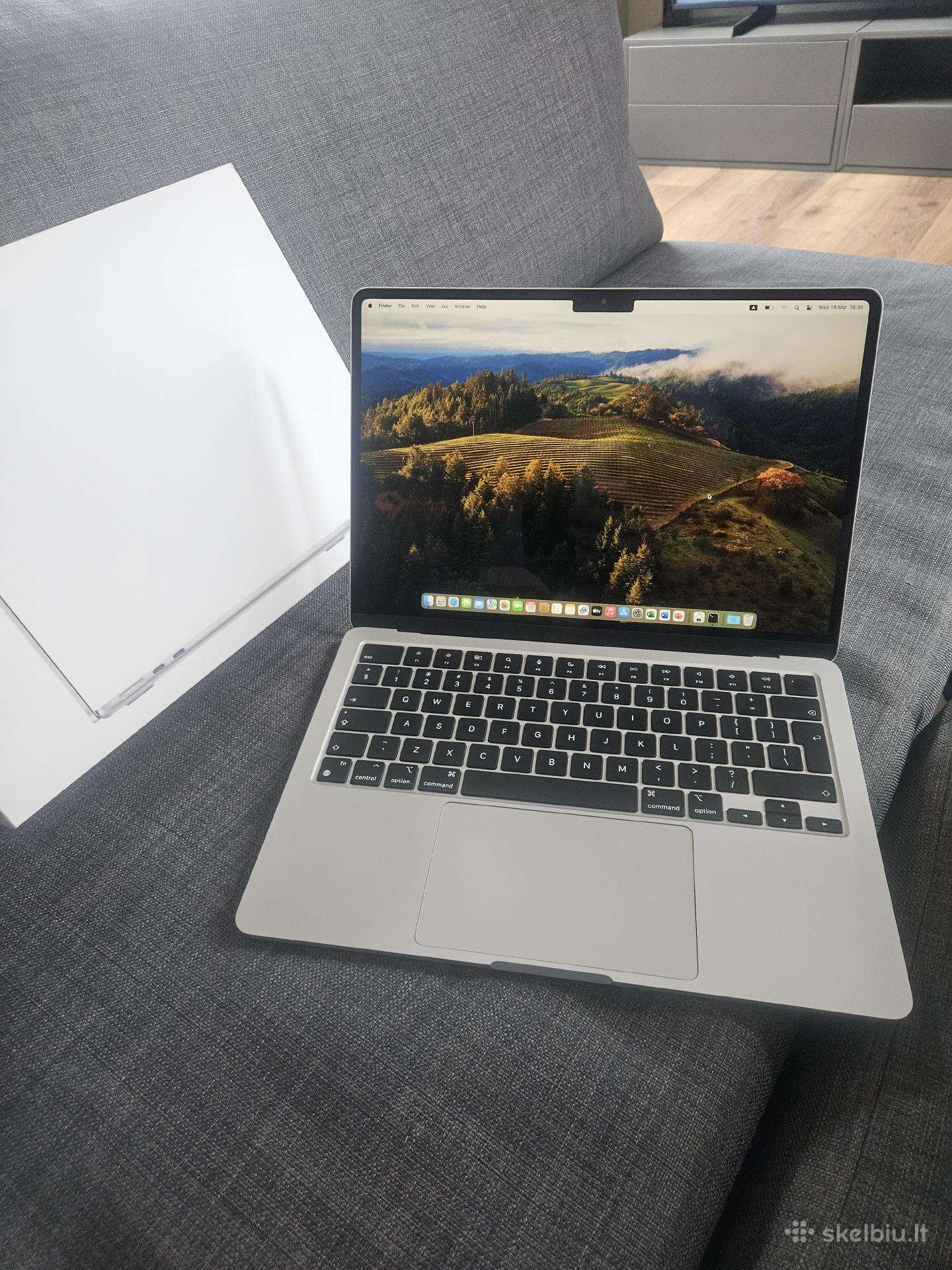 Apple MacBook Air M3 13,6 colio su 7 krovimais