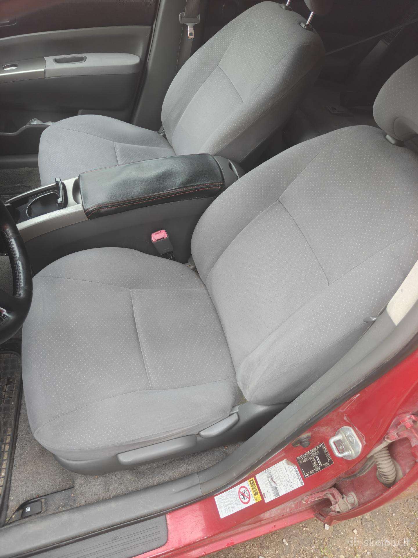 Prius 2 sedynes