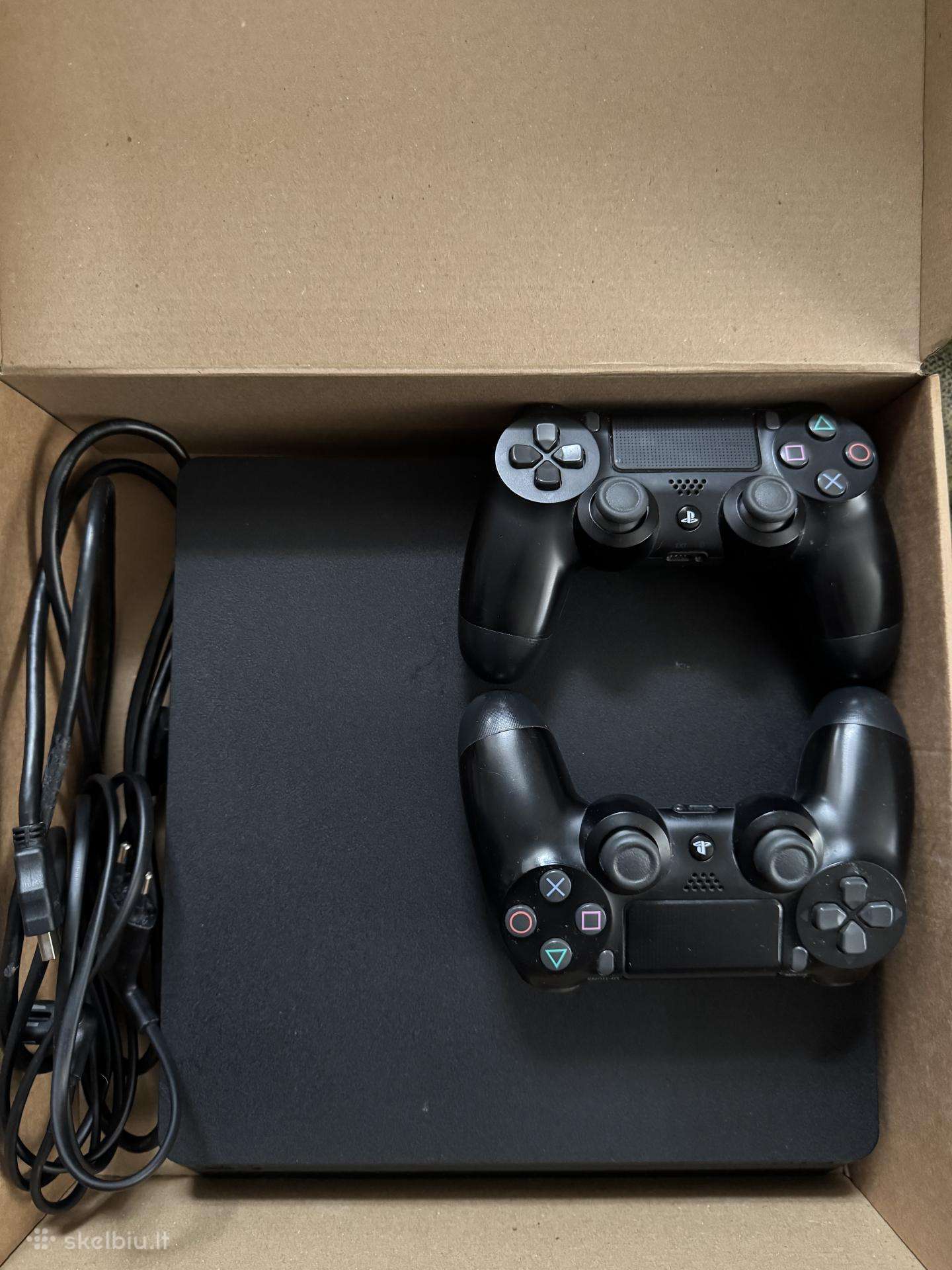 Playstation 4 slim + 2 pulteliai