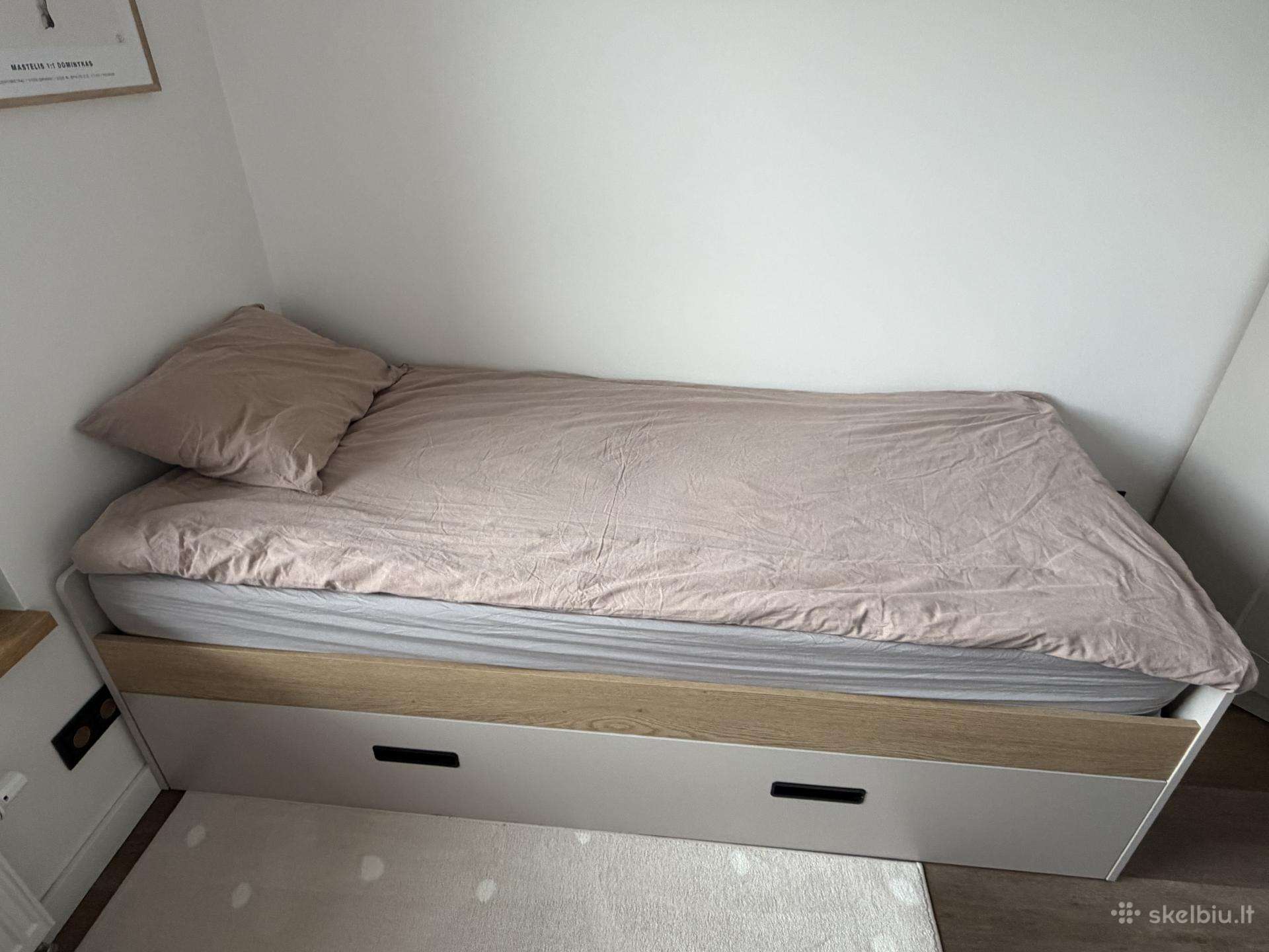 Viengulė lova su talpiu stalčiumi