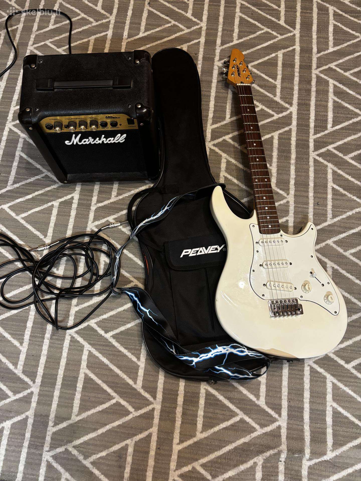 Marshall kalonėlė ir gitara. Pilnas kompletas