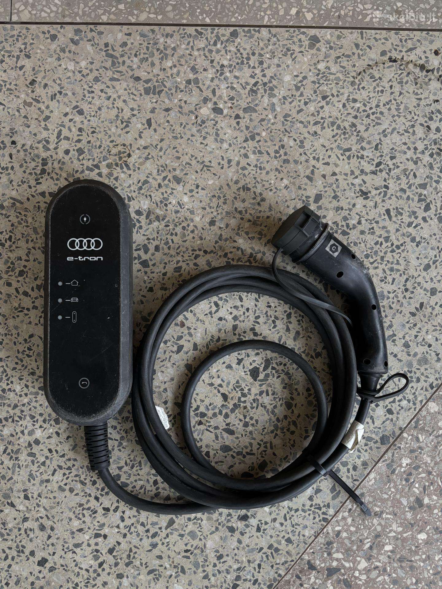 Audi E-tron universalus kroviklis 11kw 2 x 16 A