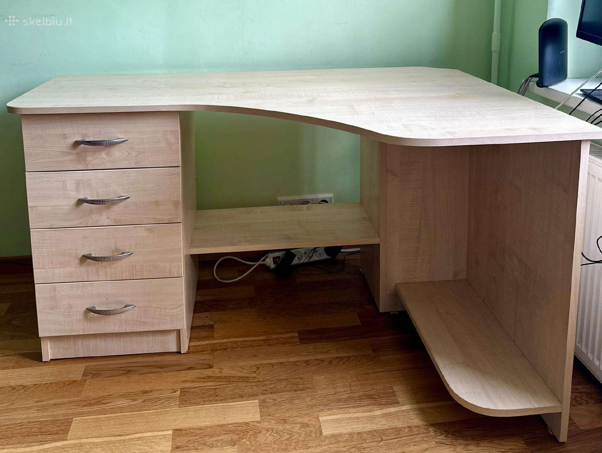 Rašomas stalas