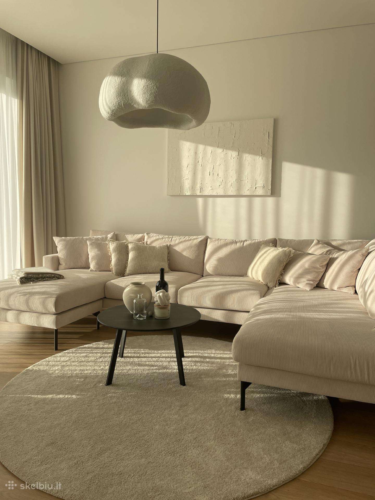 Velvetinė sofa kampas