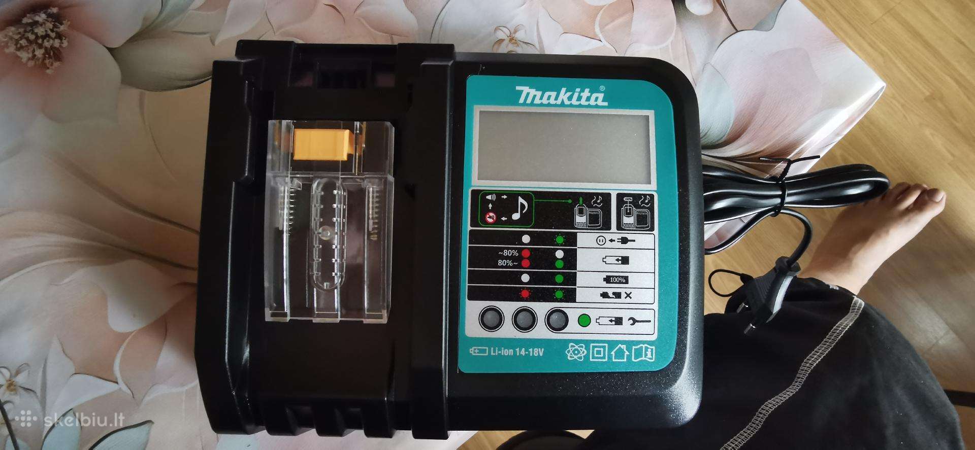 Makita LCD pakrovėjas
