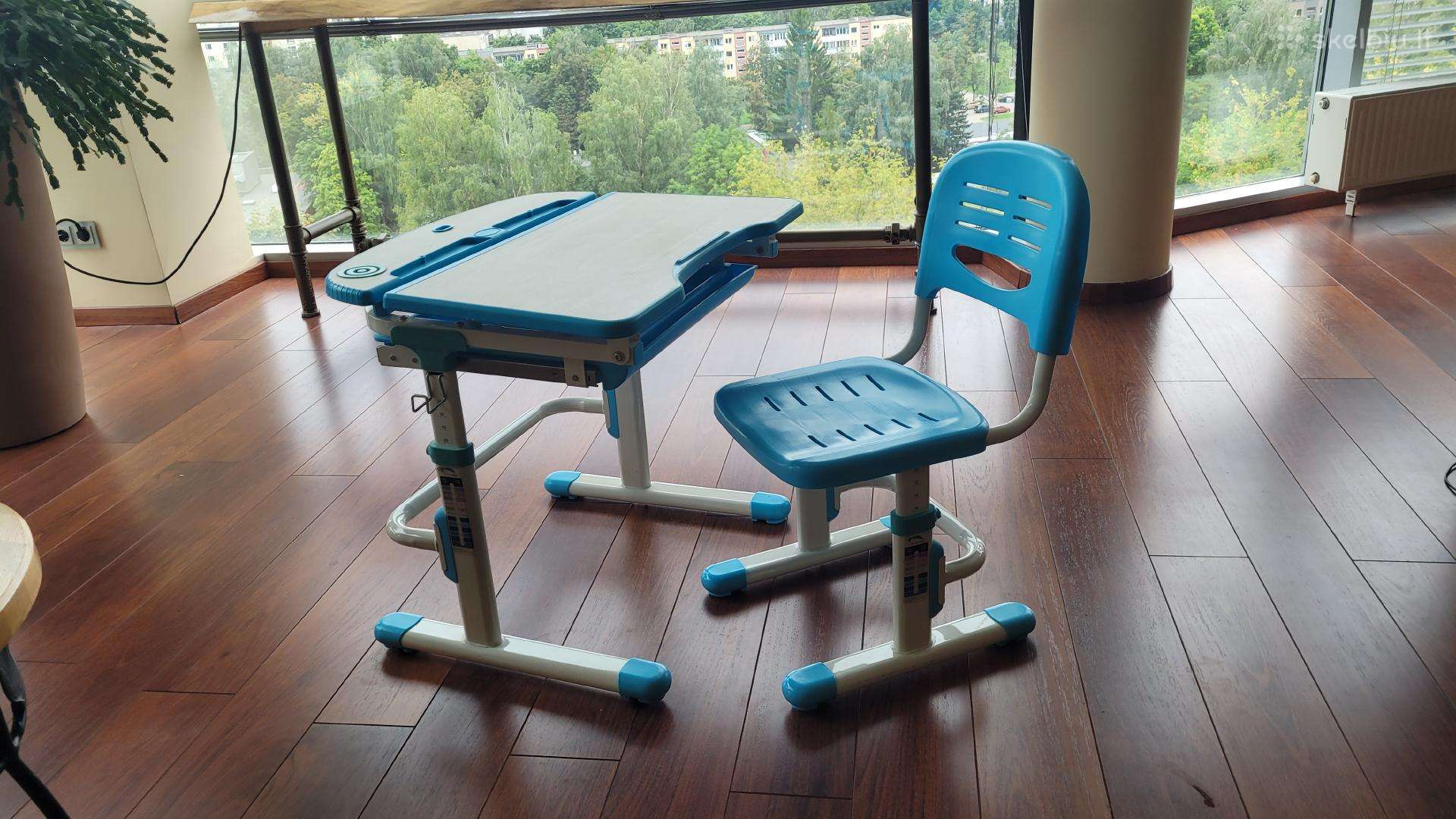 Ergonominis stalas su kėde - Lumi Legend C304