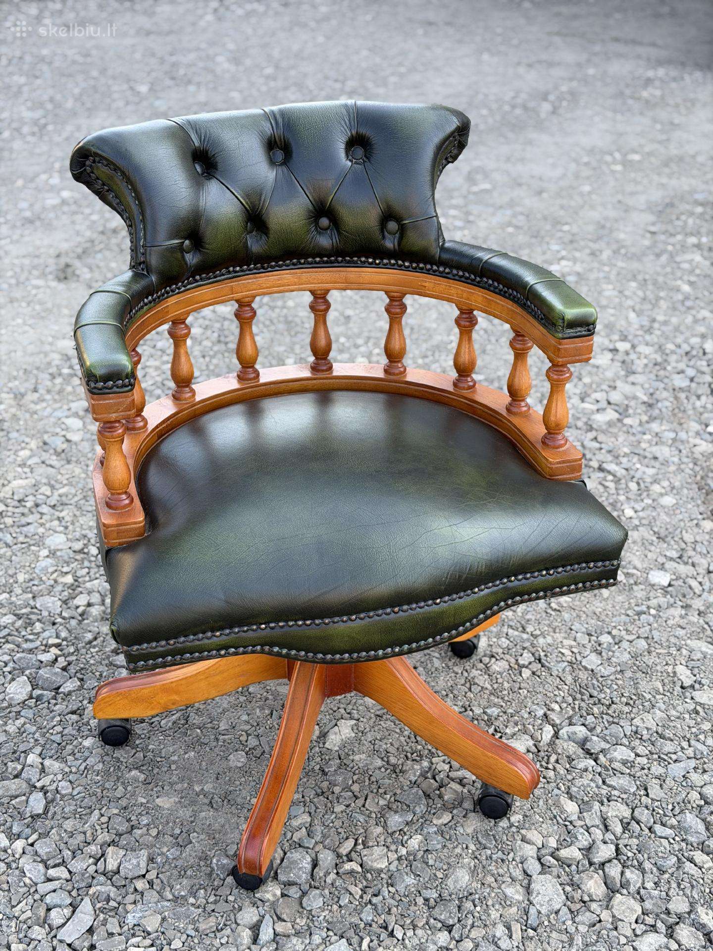 Chesterfield darbo kėdė