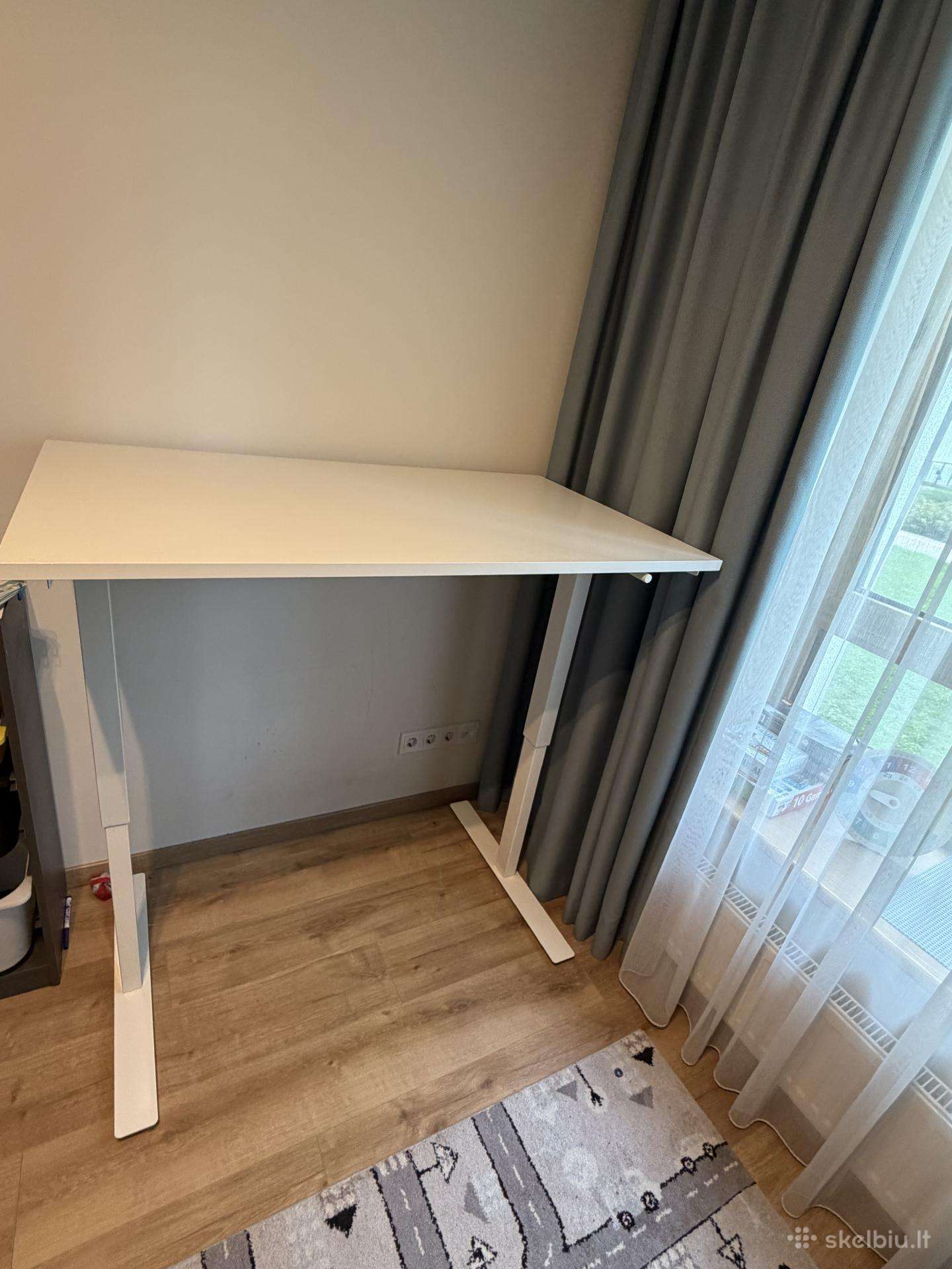 Pakeliamas rašomas stalas