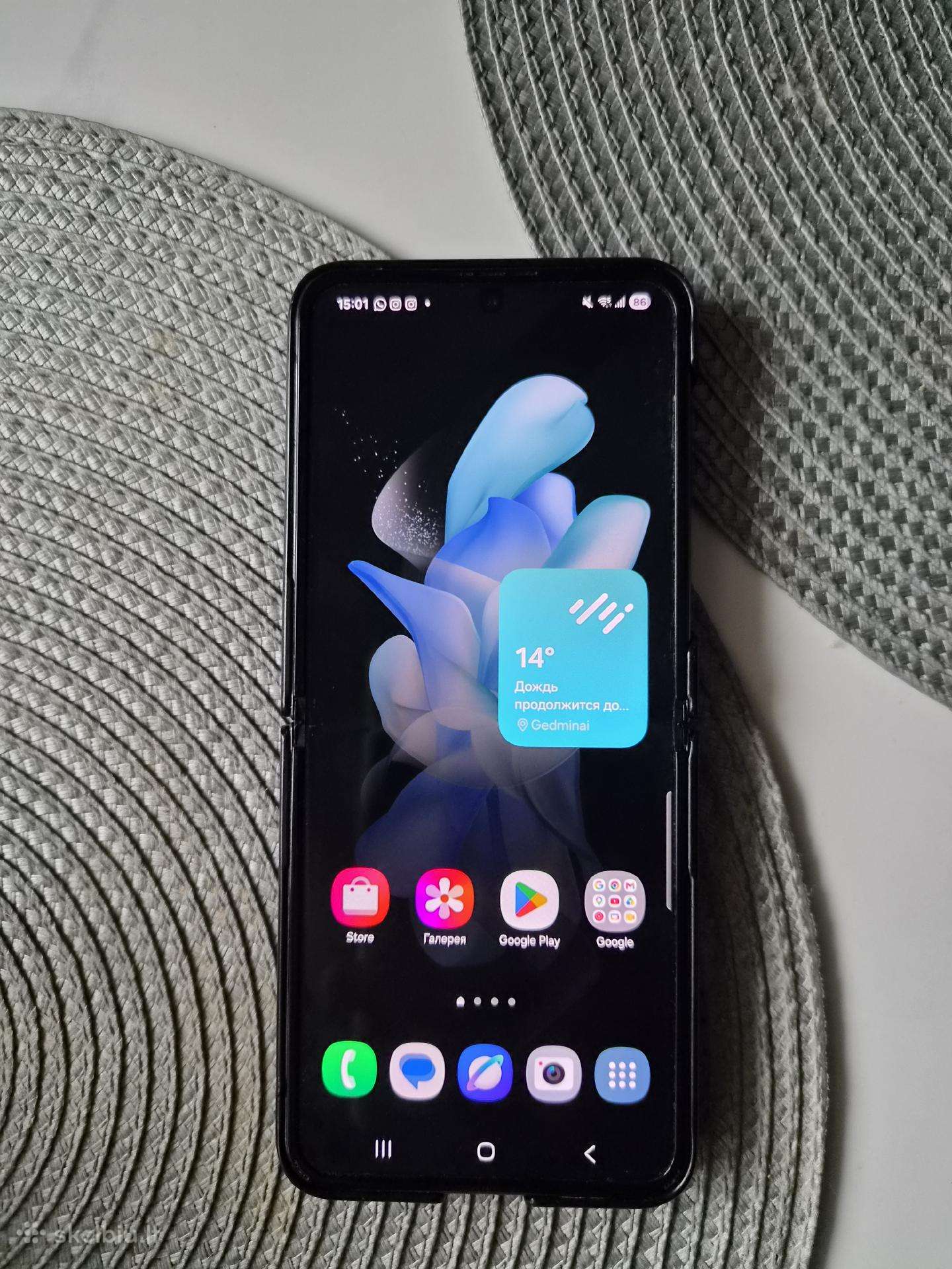 Samsung Galaxy Z Flip 4