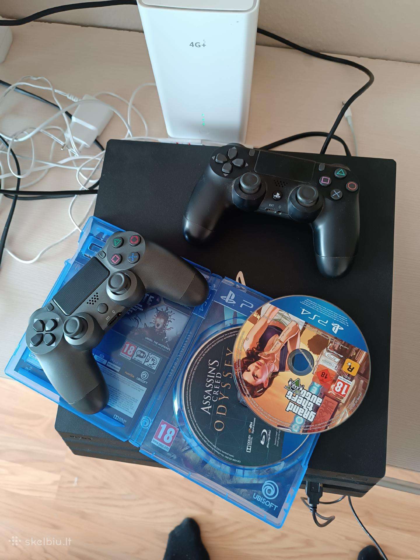 Parduodu ps 4 pro 1tb