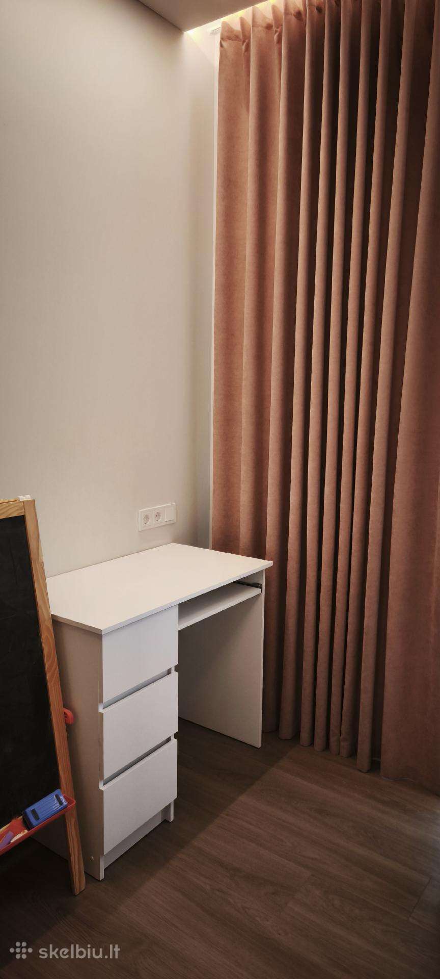 Rašomasis stalas 90x50x77. 50 eur
