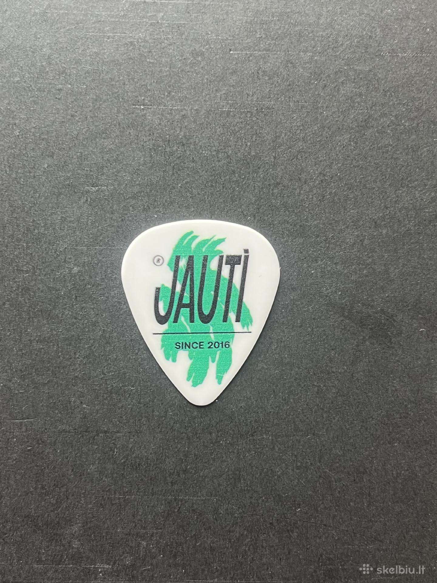 Grupės jauti guitar pick'as, naudotas koncerte