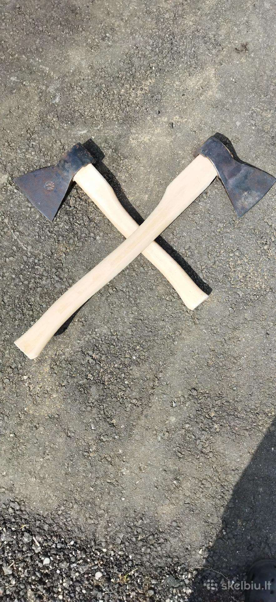 Kirviai nauji iš labai tvirto metalo