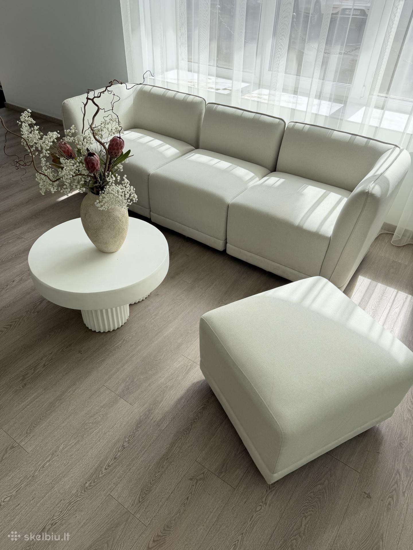Šviesi sofa iš ,Dehome space
