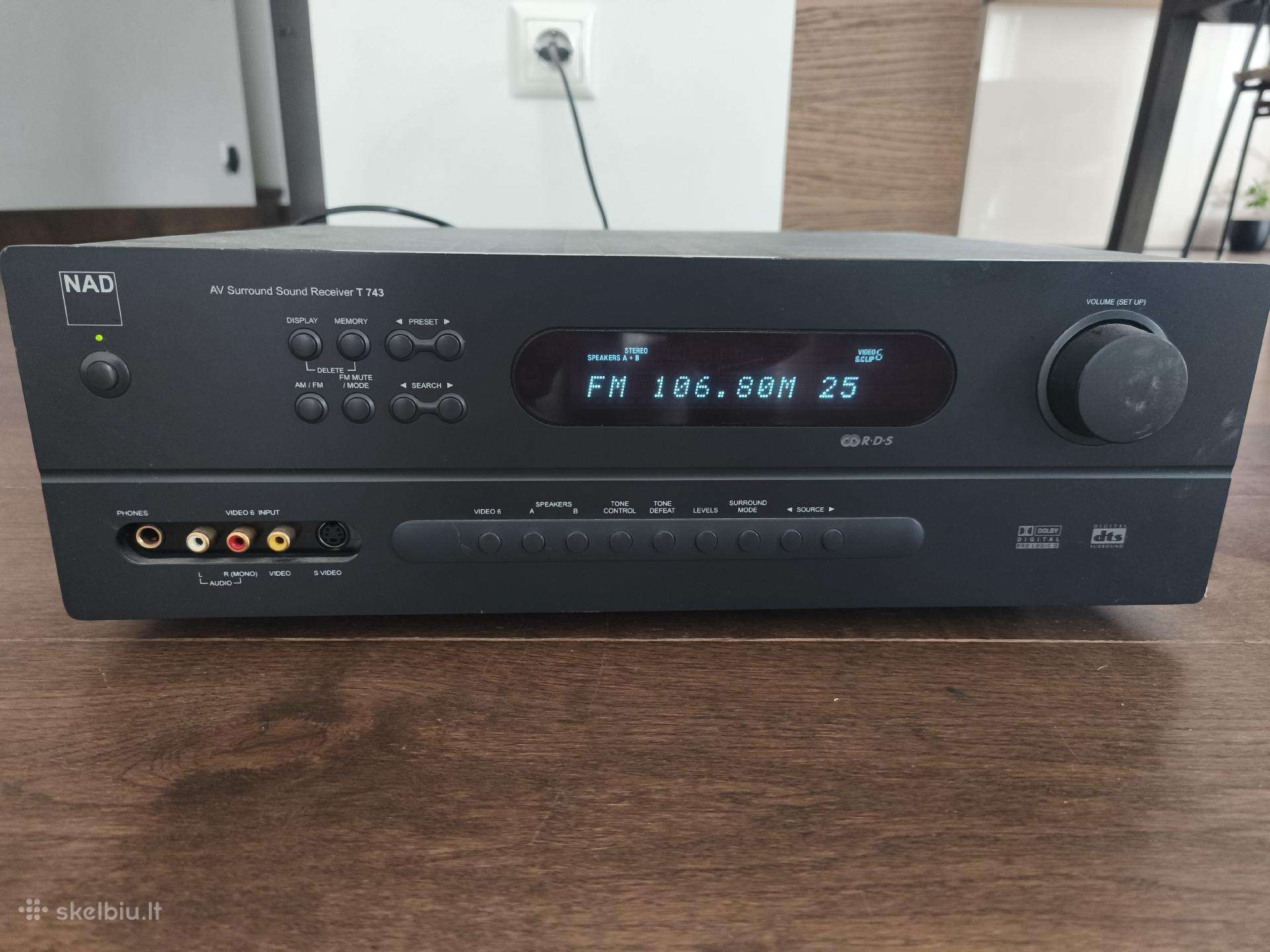 Nad T743, kartais neįsijungia