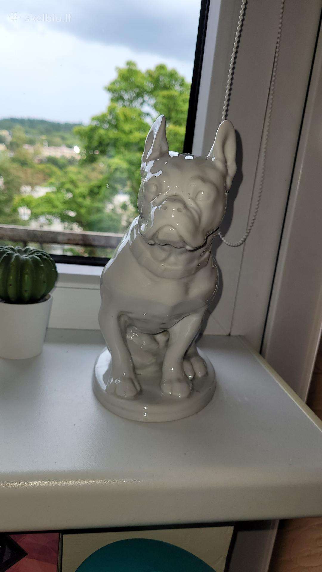 Porcelianinė Buldogo statulėlė