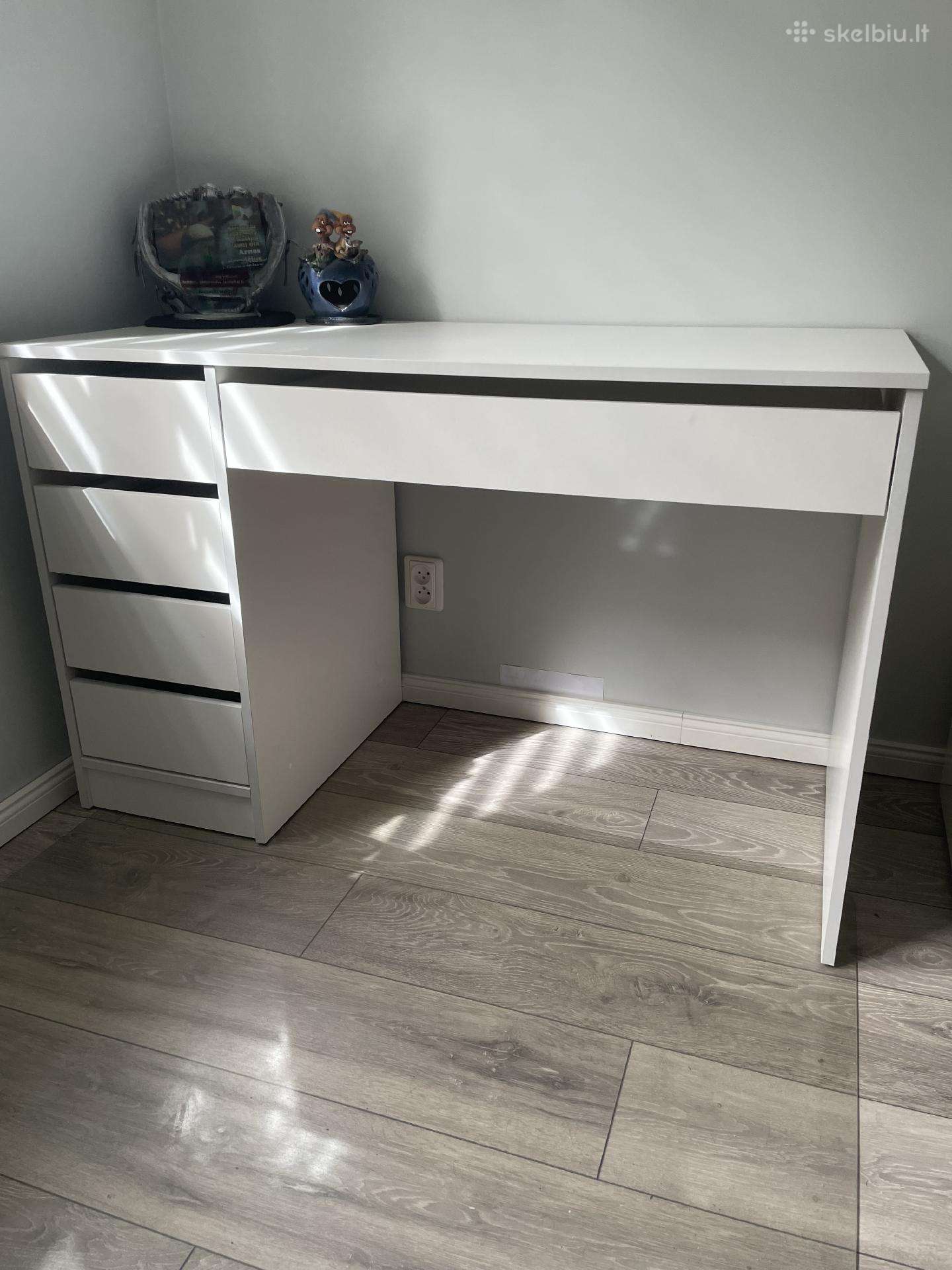 Rašomas stalas