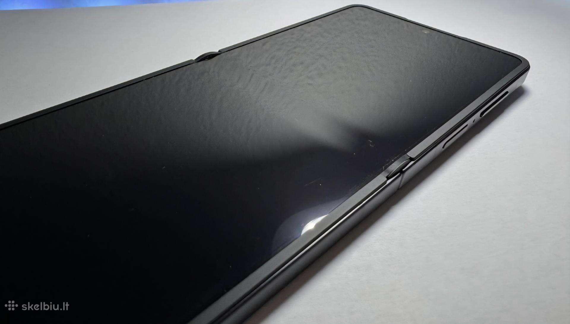 Samsung Z Flip 7 juodas su garantija