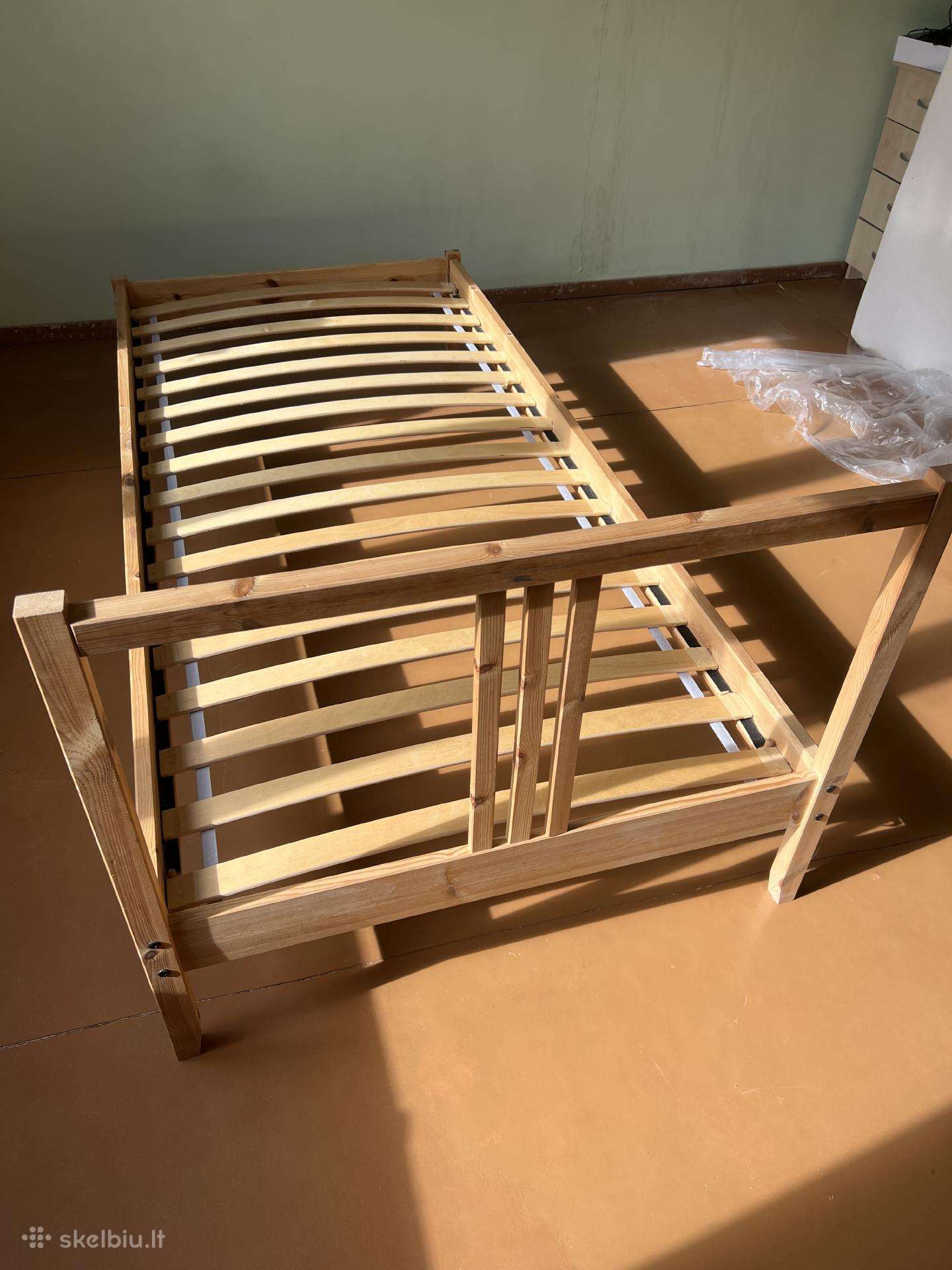 Ikea viengulės lovos rėmas su čiužiniu