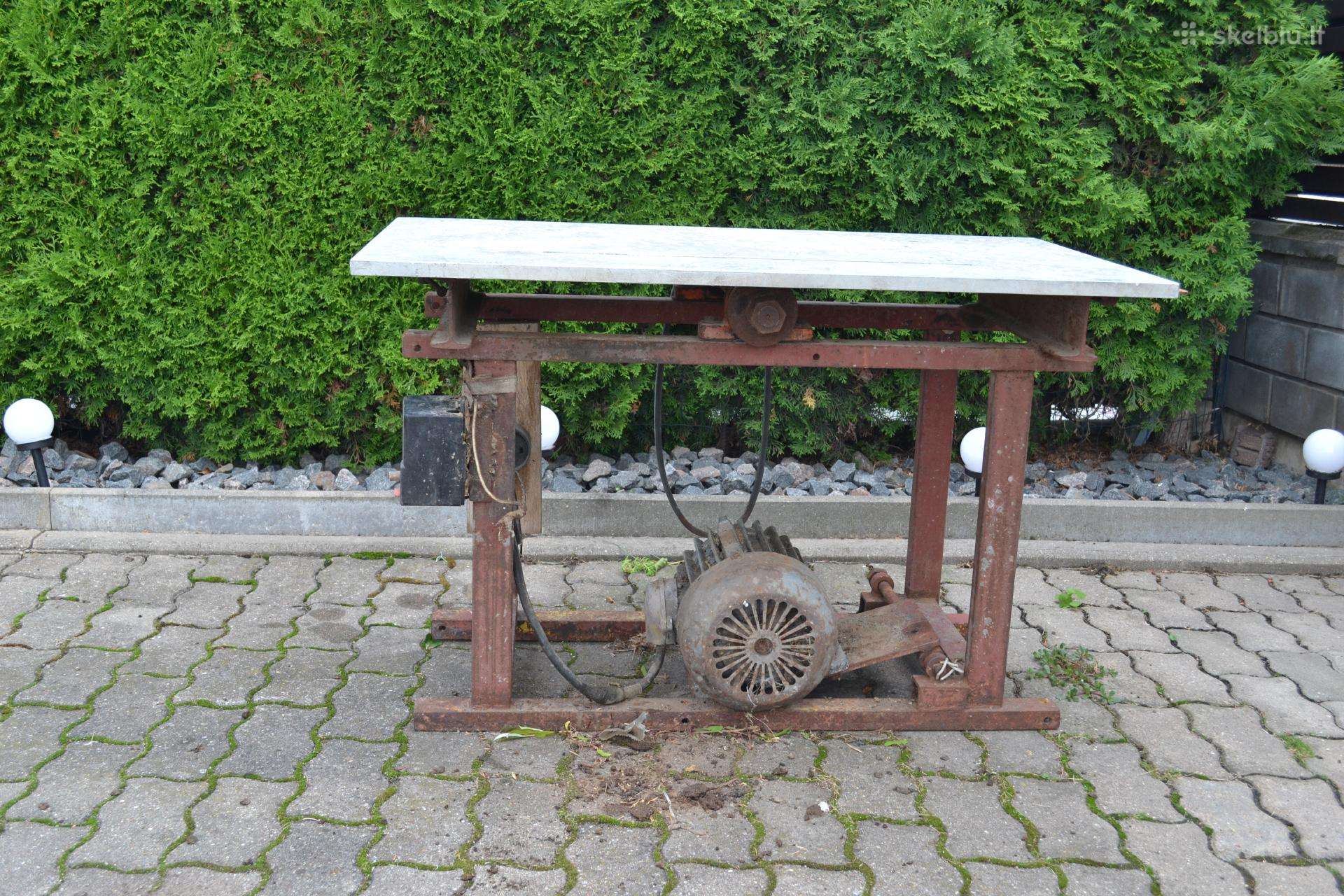 Trifazis elektrinis pjuklas