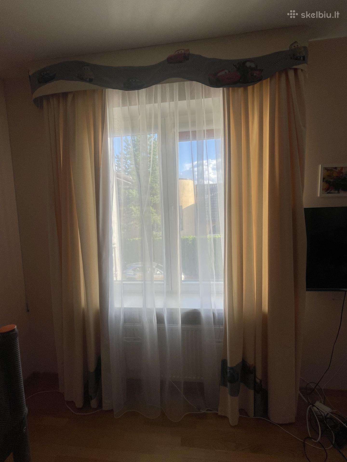 Užuolaidos (du komplektai/2 atskiriems langams)
