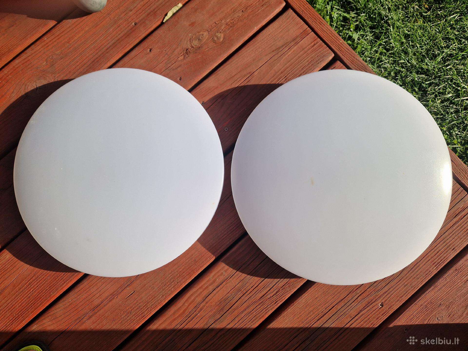 Du plafoniniai LED šviestuvai