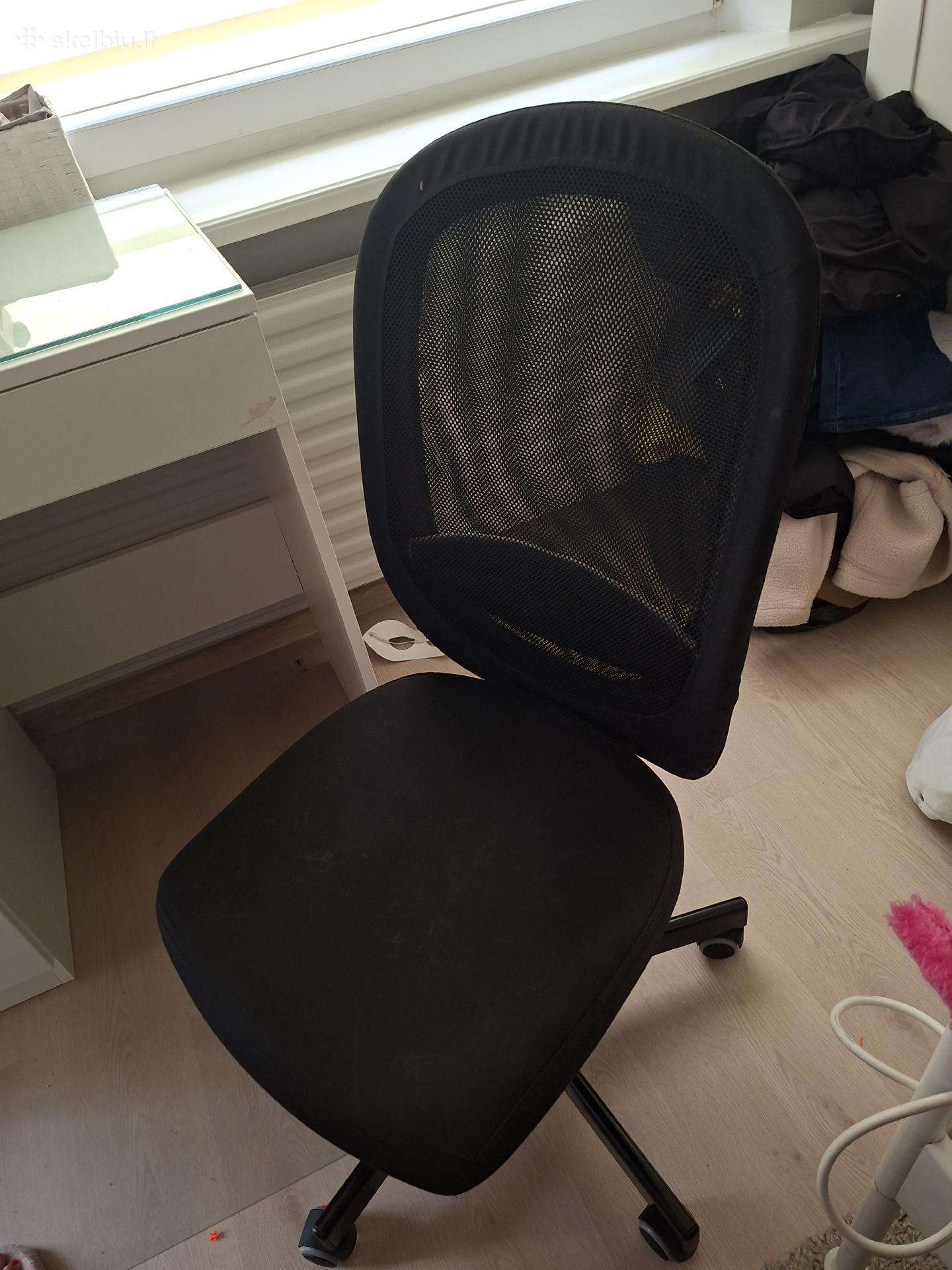 Reguliuojama biuro kėdė