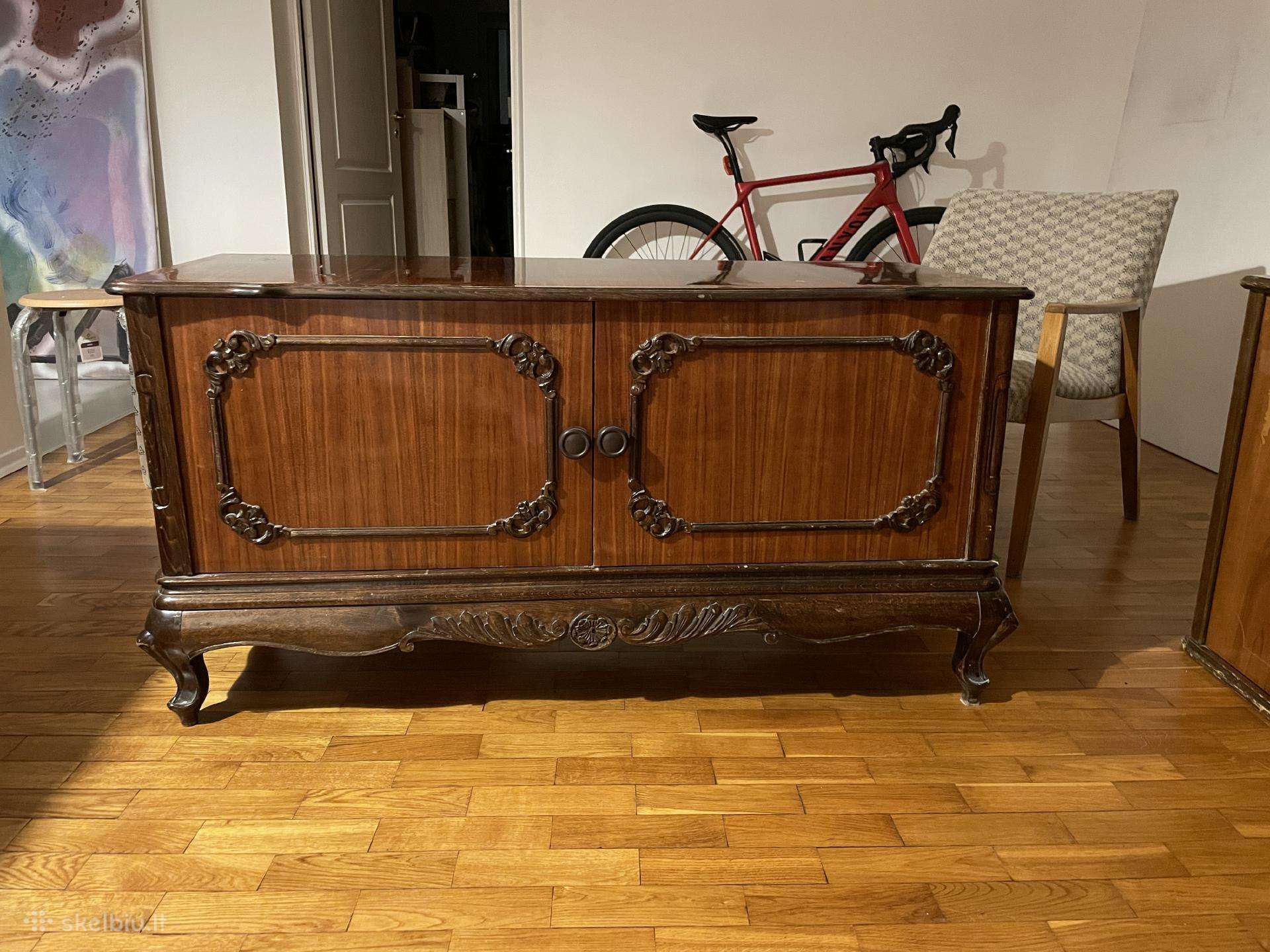 Vintažinė antikvarinė midcentury spintelė komoda