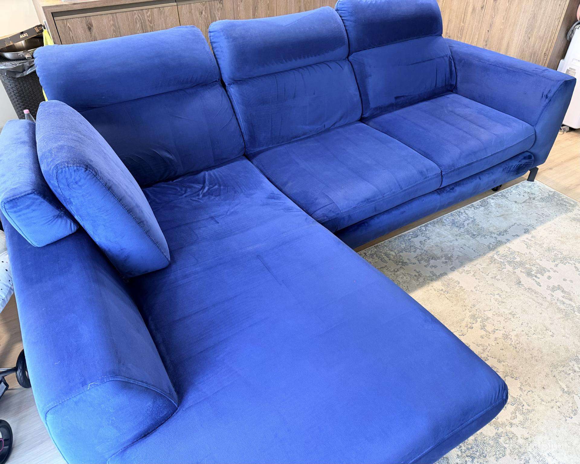 Mėlyna sofa - kampas