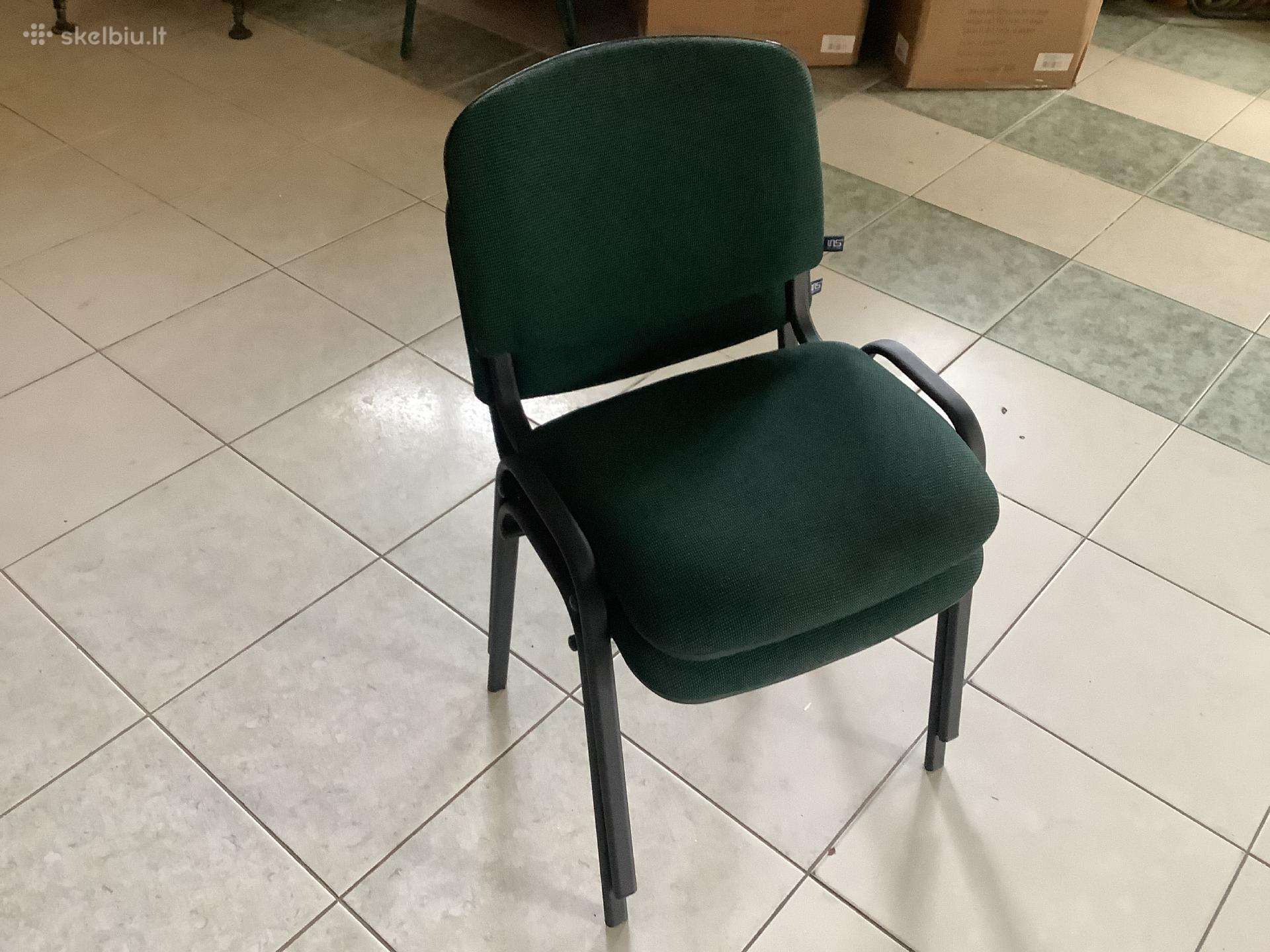 Dvi vienodos puikios bukles kedes