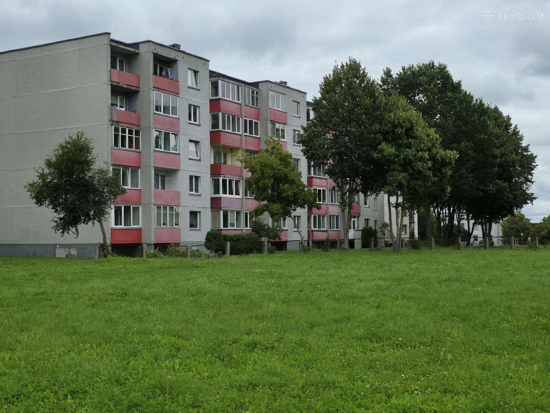 Butas su vaizdu į ežerą ir Zakso kalną.