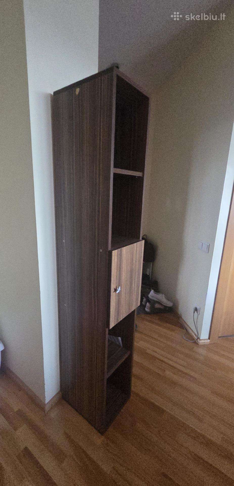 Siaura spintelė / lentyna