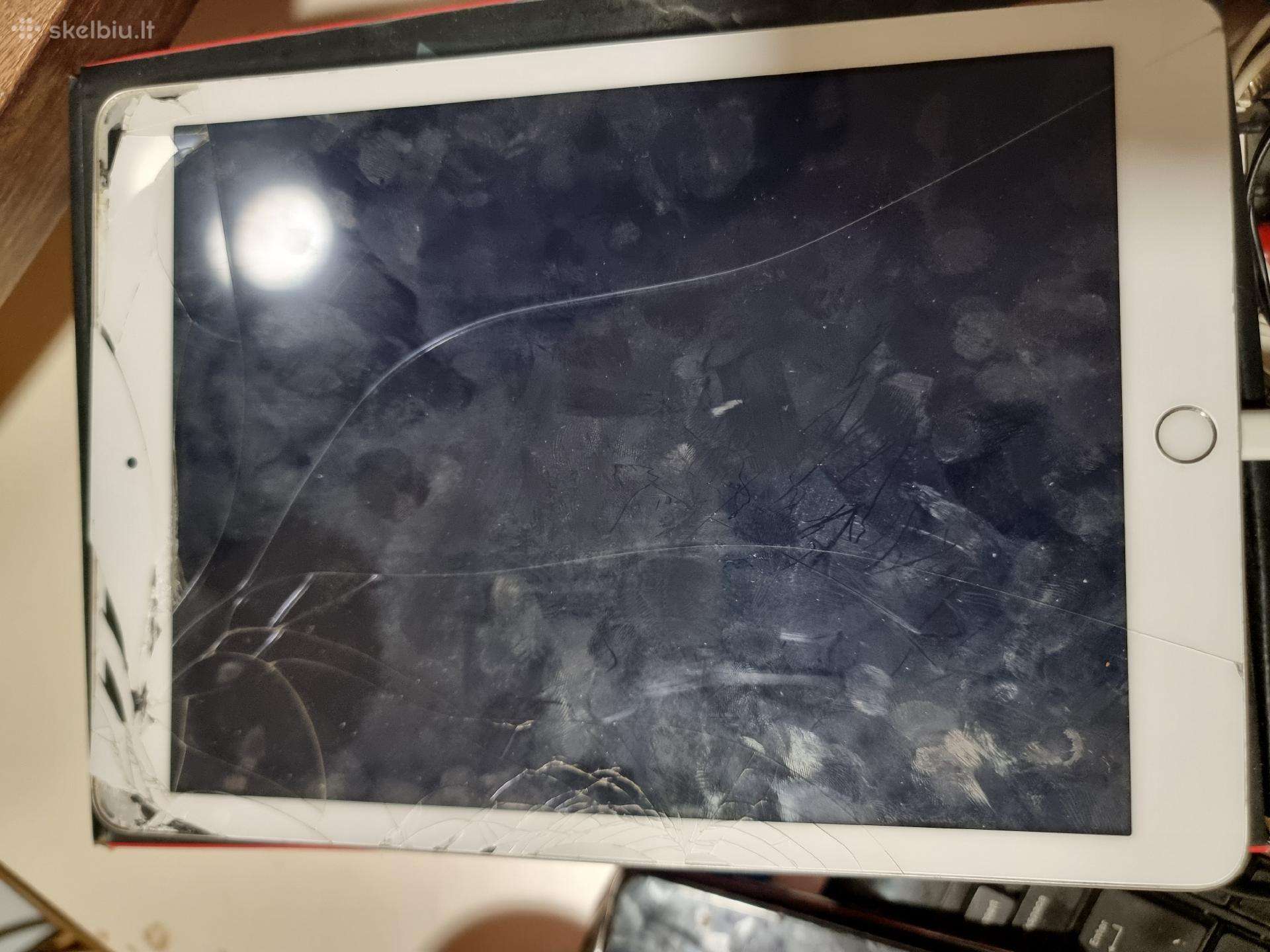 iPad a1823