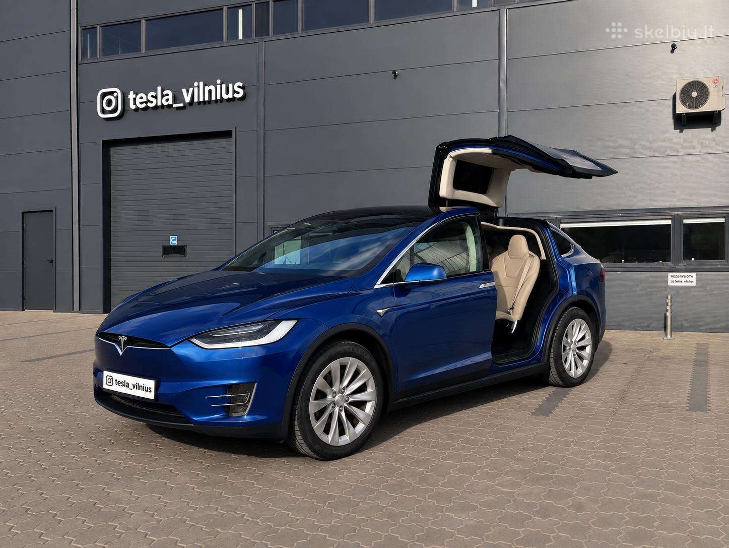 Tesla Model X, Хэтчбек