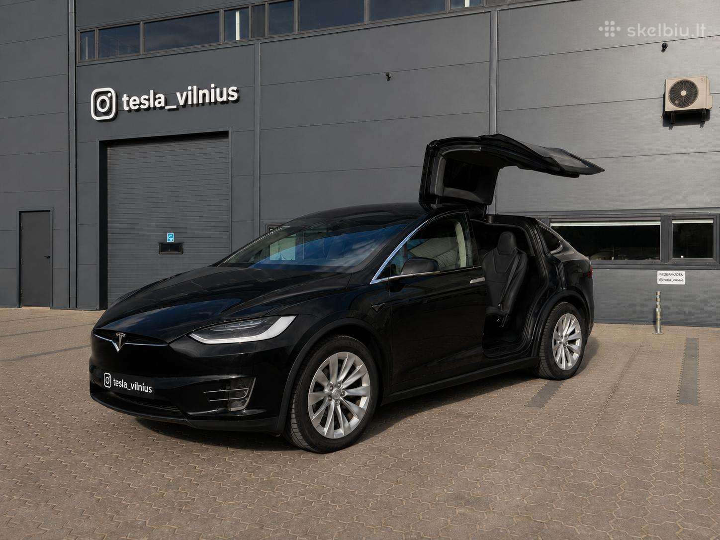 Tesla Model X, Хэтчбек
