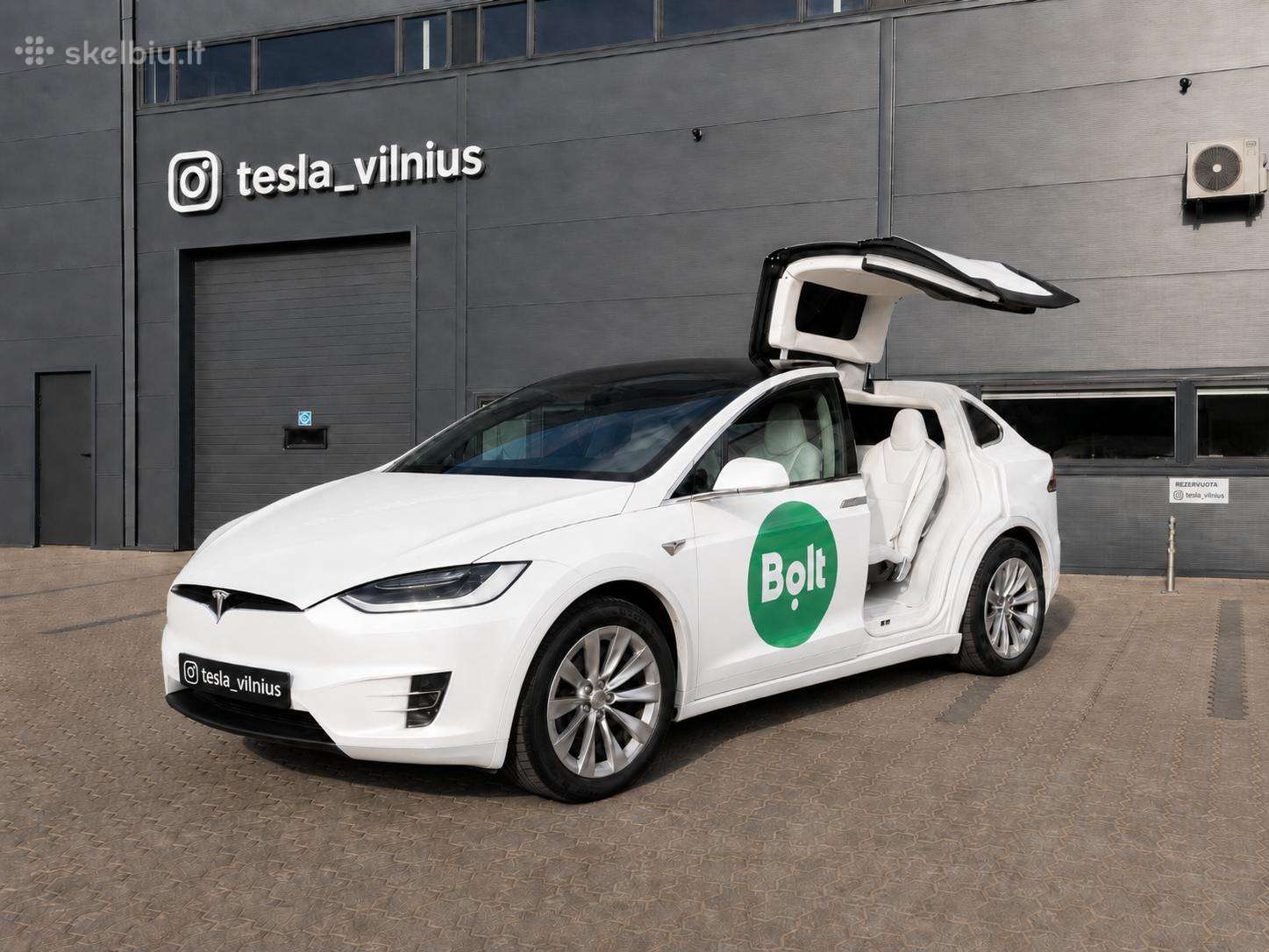 Tesla Model X, Хэтчбек