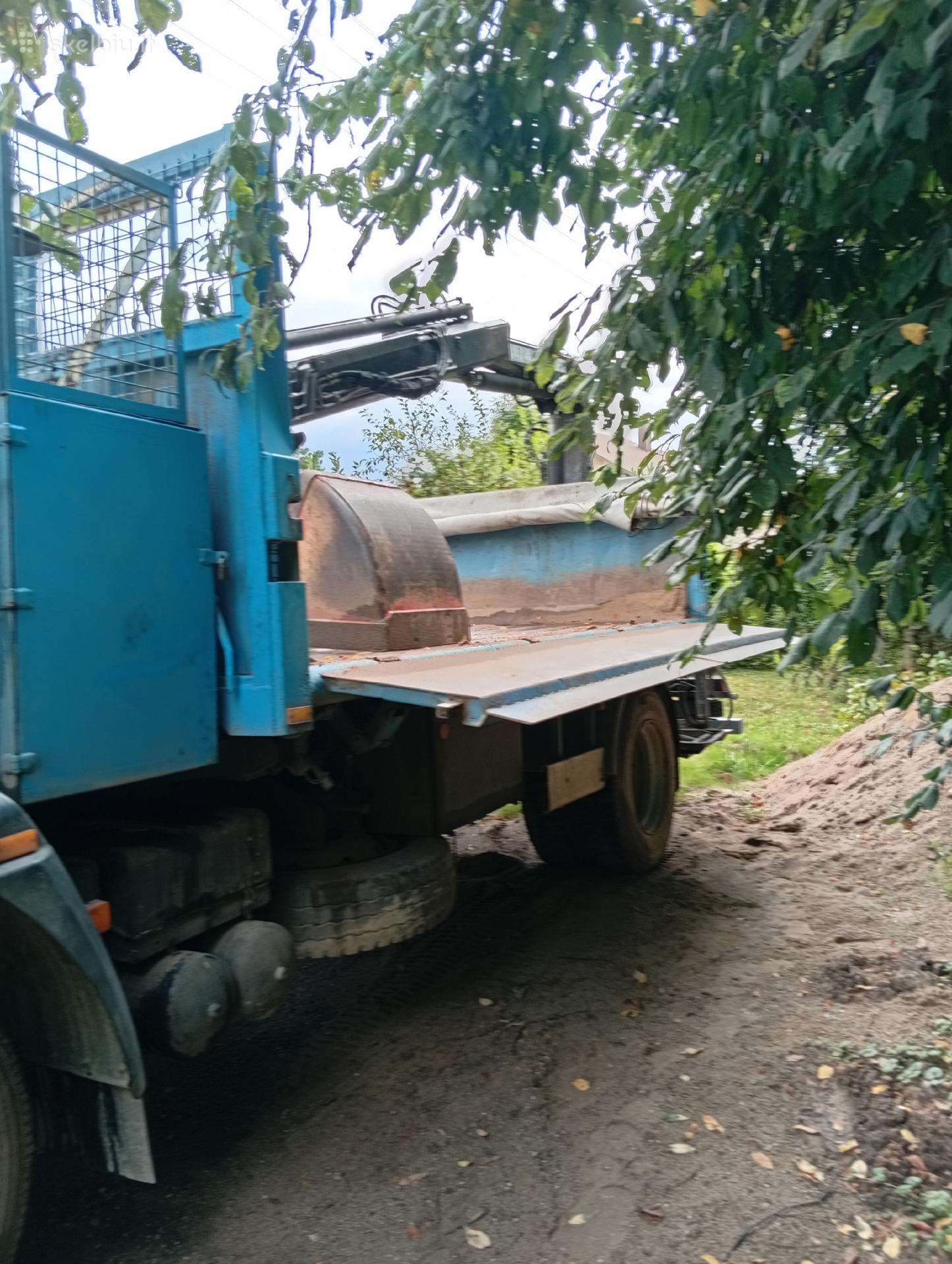 Zvyras smelis atsijos juodzemis kiti krovinai.
