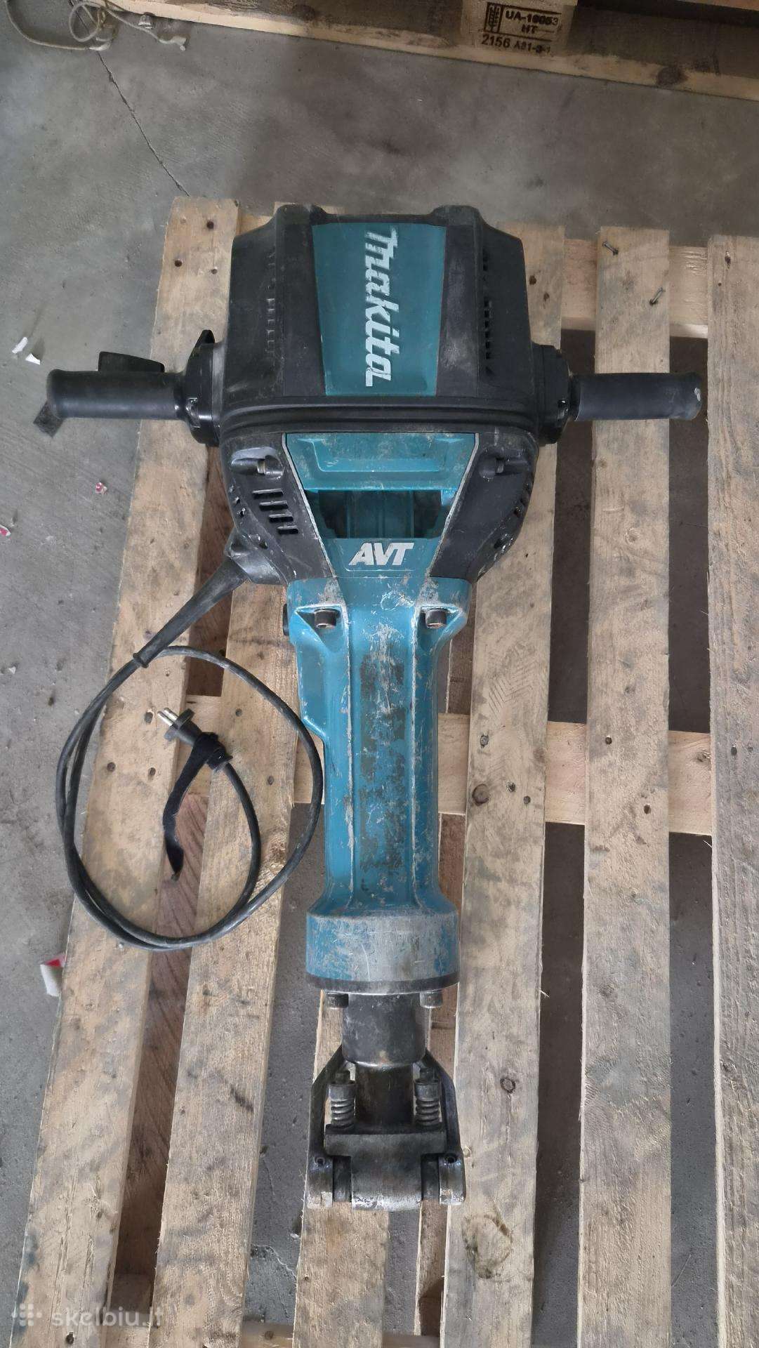 Atskėlimo plaktukas Makita Hm1812