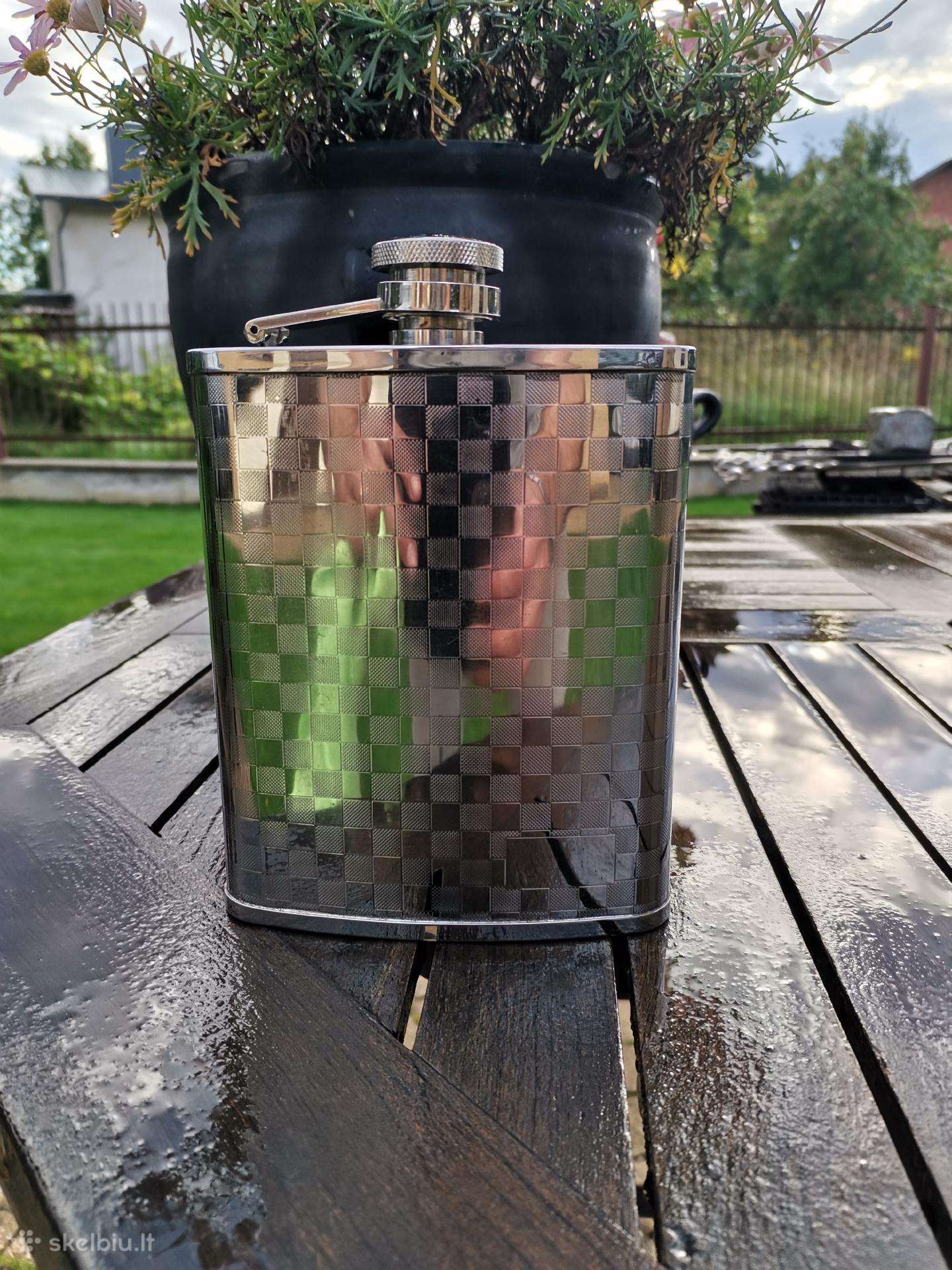 Kišeninės alkoholio gertuvėlės