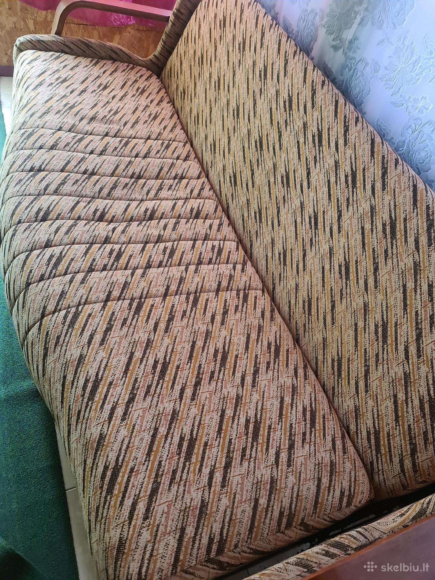 Sofa- lova
