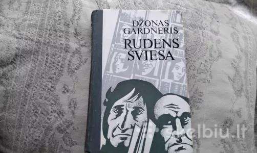 Rudens šviesa Džonas Gardneris