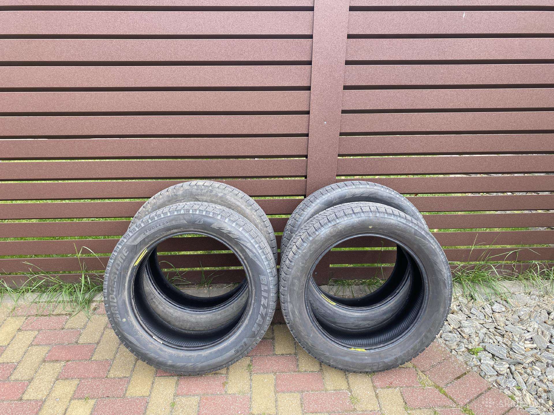 Bridgestone žieminės padangos 215/55 R18 5mm