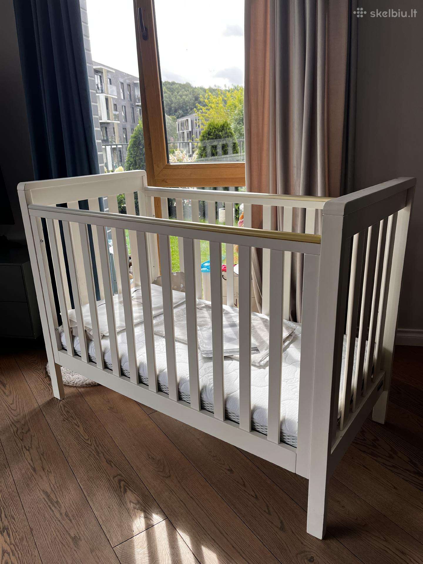 Mamas & Papas medinė lovytė su čiužiniu