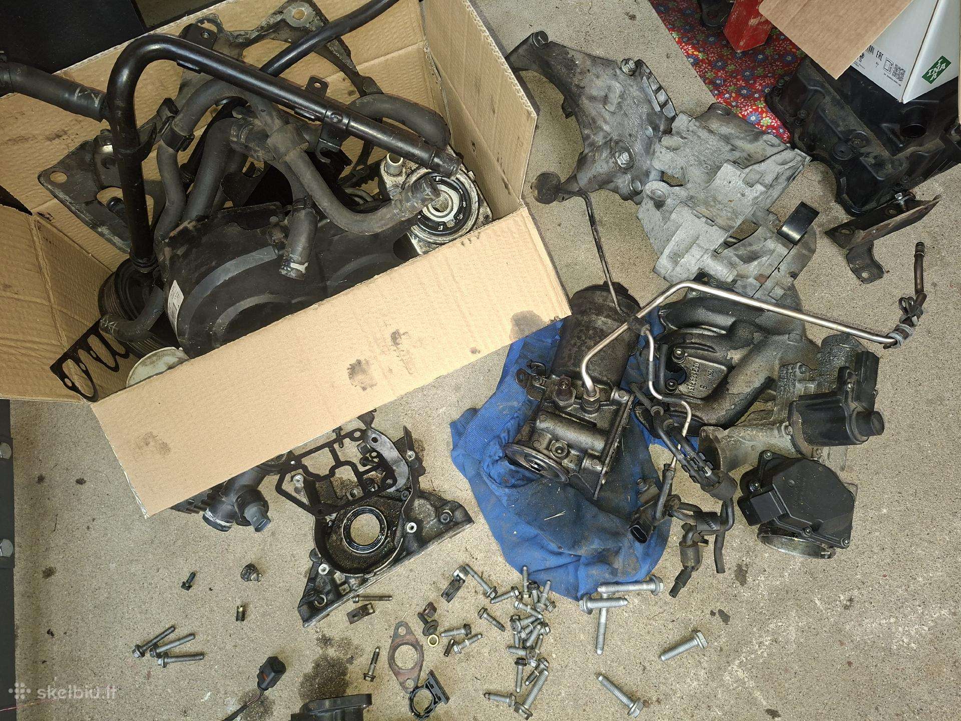 Skoda Octavia variklio detalės